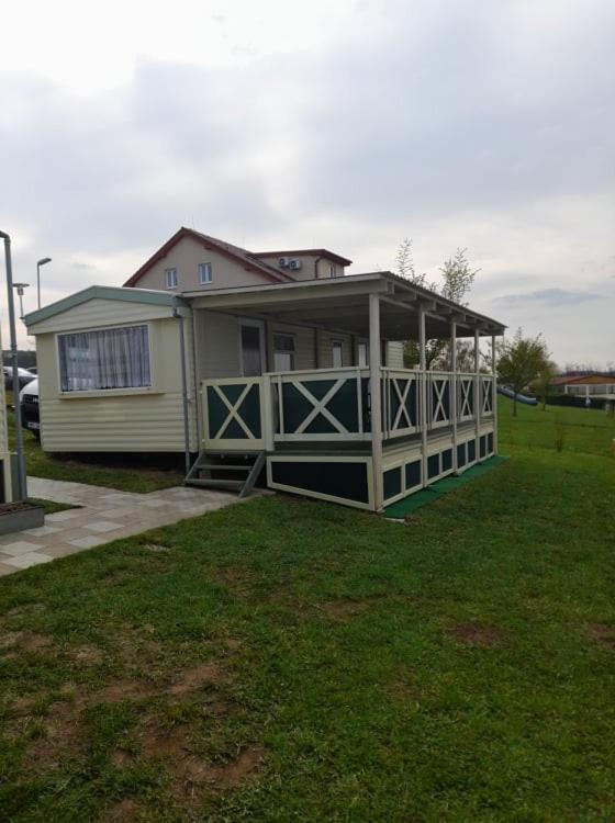 Hotel Mobilheim 16 A 17 - Vyrovicka Prehrada Vyr à Vyrovice Extérieur photo